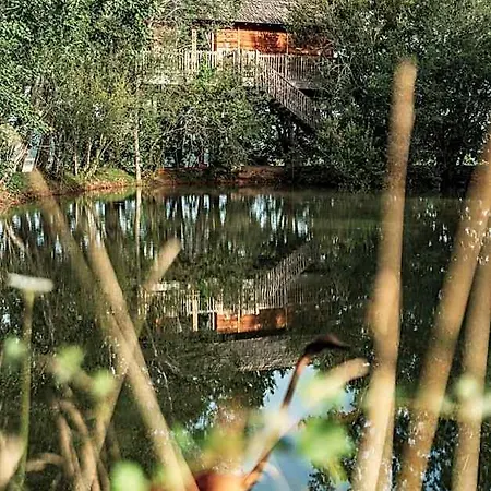 Perchees Dans Les Arbres Hotel Monpazier